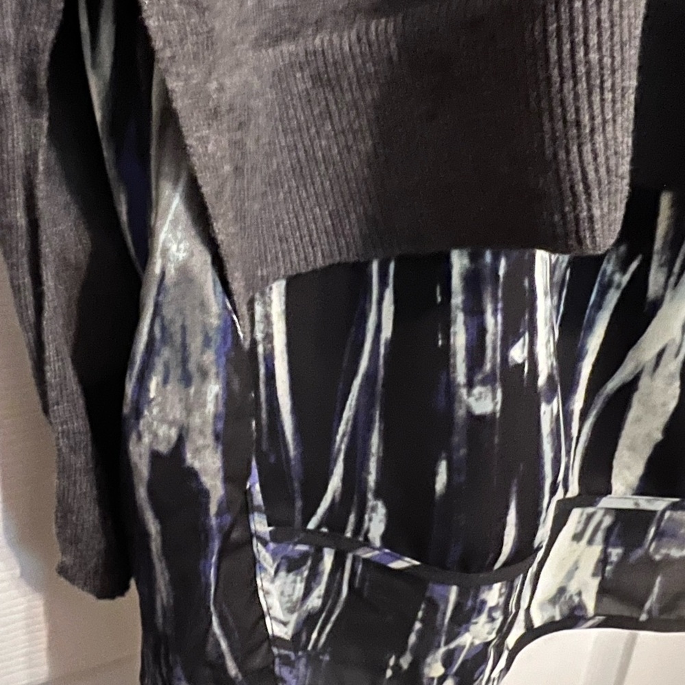 Simply Vera Vera Wang. 2Fer Gray Women's Top. Size MP - Picture 5 of 7